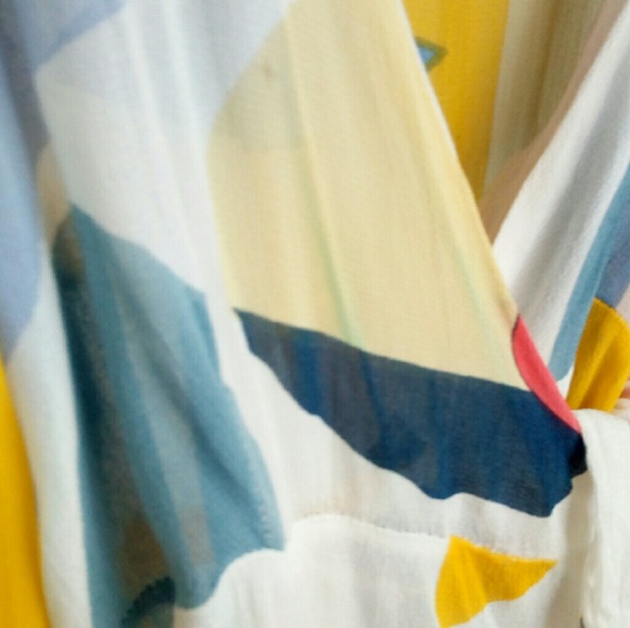 🔥ASOS Chiffon Abstract Print Wrap Top🔥 - Picture 3 of 8